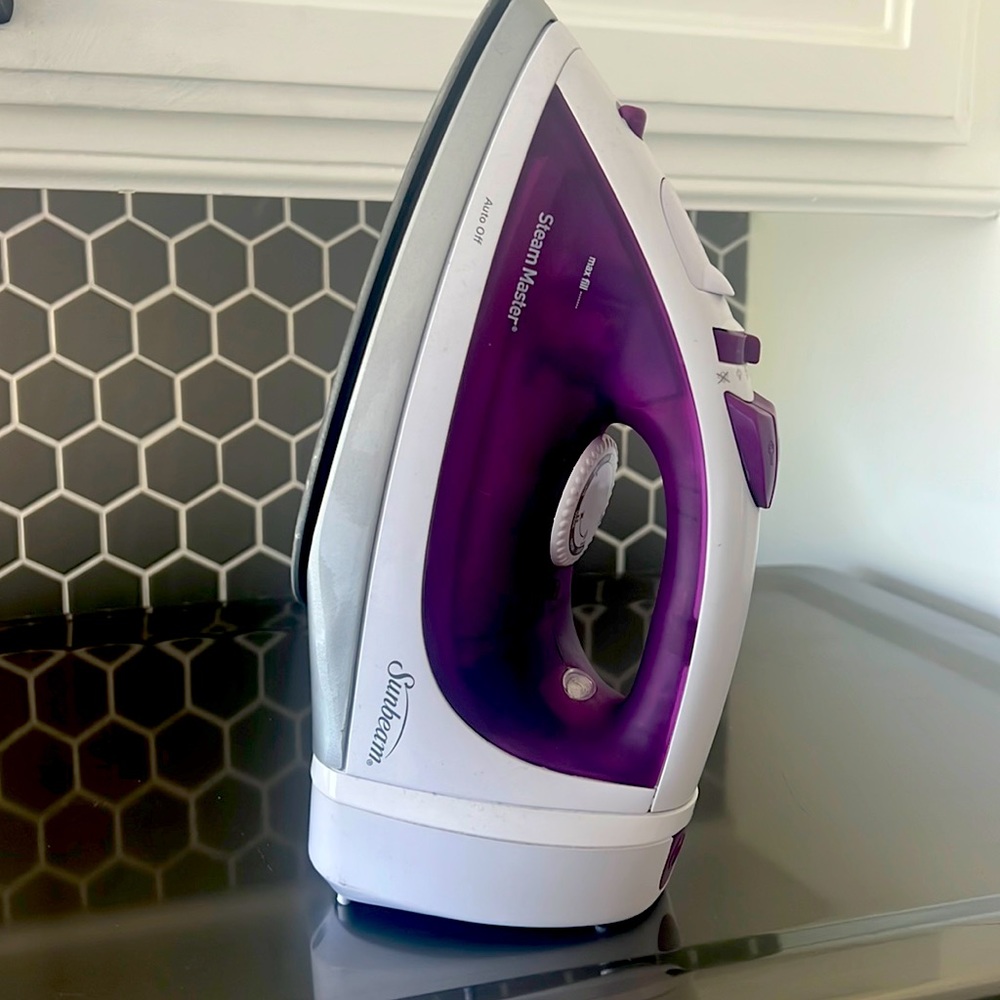 Sunbeam: Steam master: iron with retractable cord